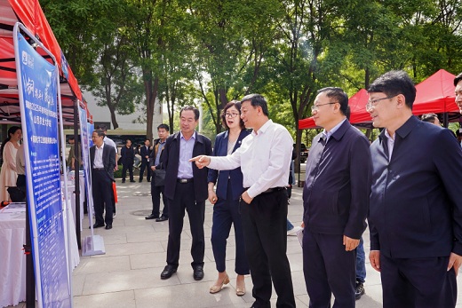 集團(tuán)公司參加市招才引智高校行活動